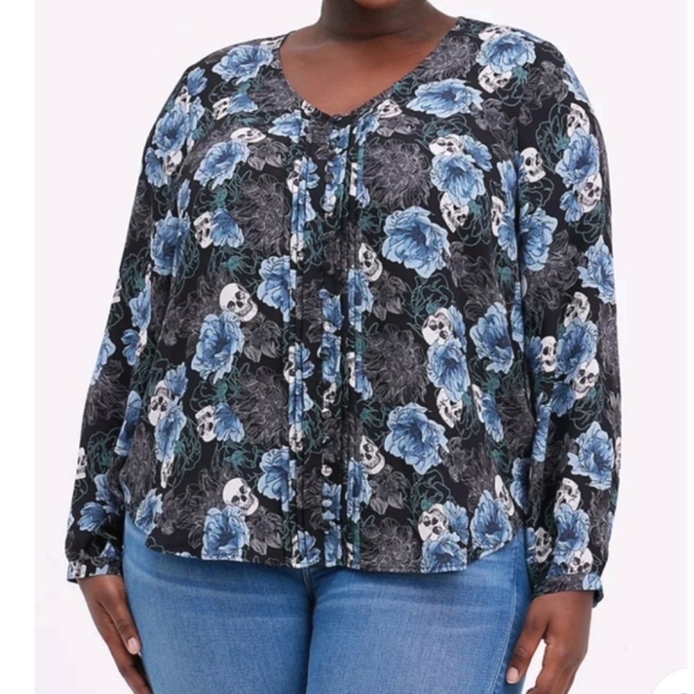 Torrid Georgette Blouse Pintuck Button Up Black Floral Skulls Plus Size 3X 22/24